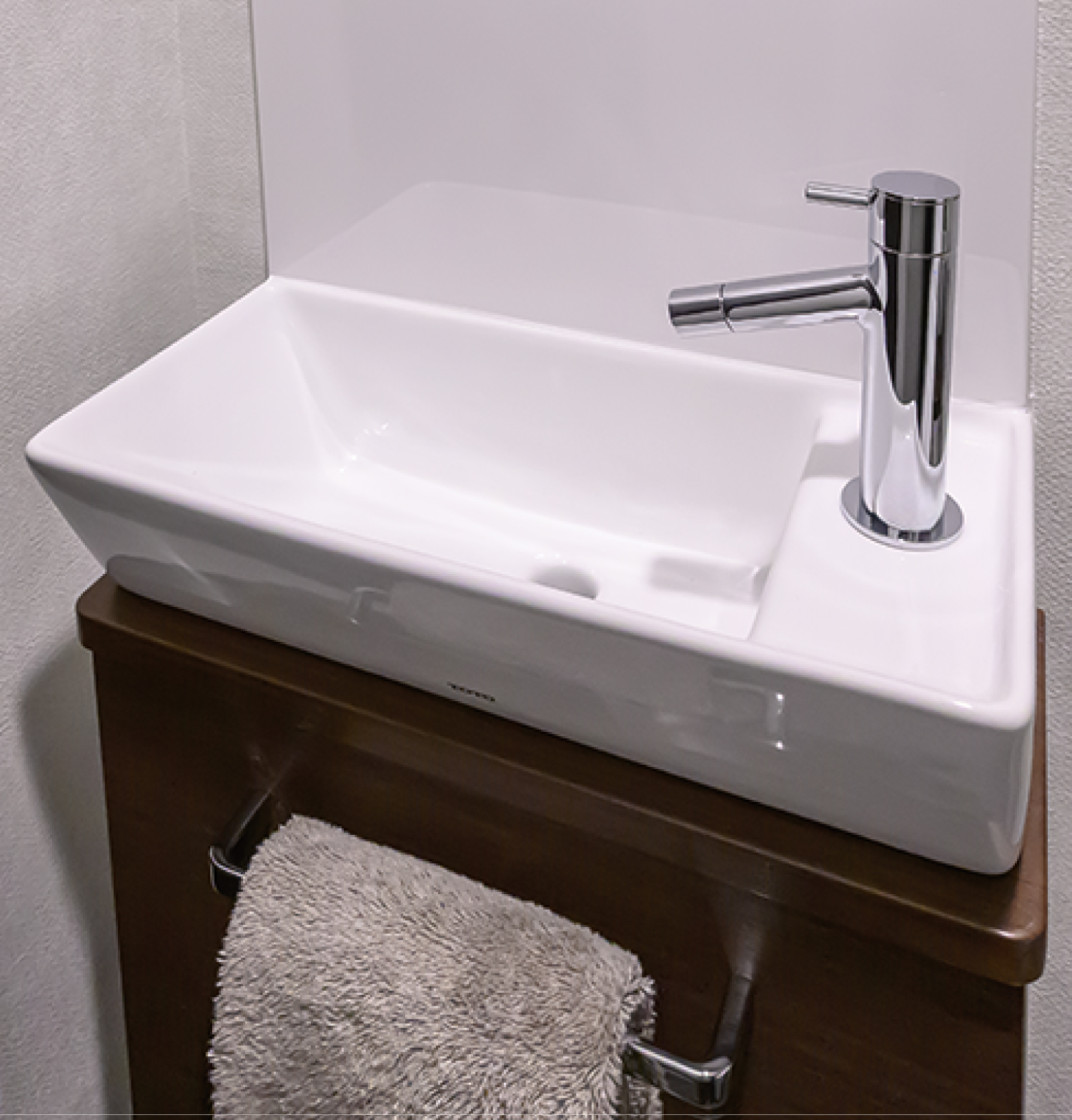 手洗いキャビネット